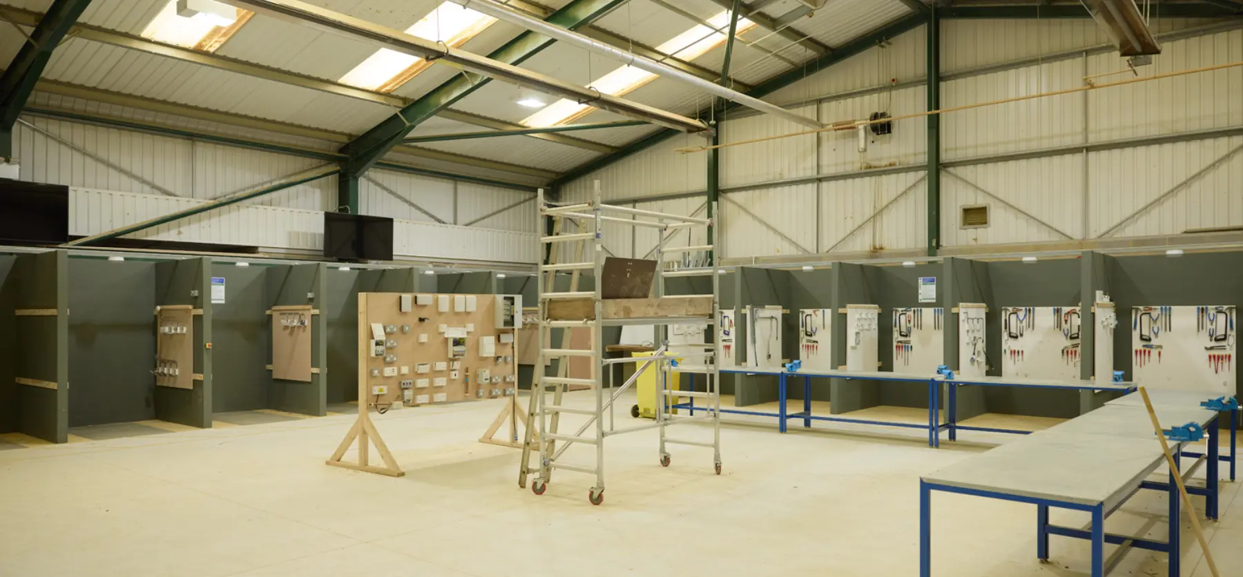 Electrical Moulton College 081025 1630